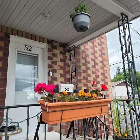 Downtown Apartment Next To Highway Netflix+Wifi Edmundston Exterior photo