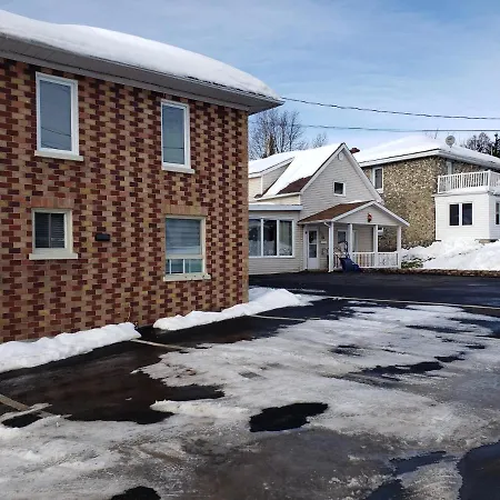 Downtown Apartment Next To Highway Netflix+Wifi Edmundston Exterior photo